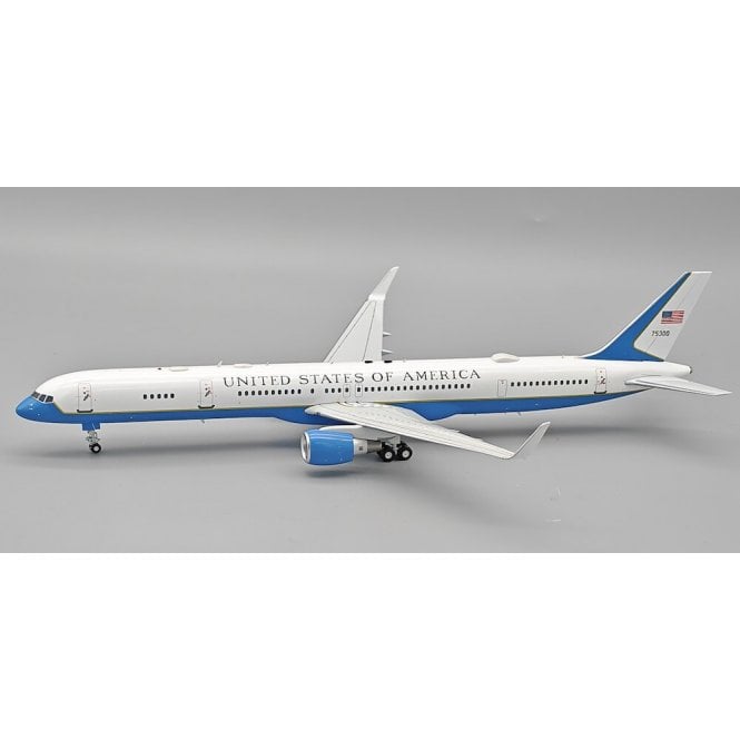 1:200 Boeing 757-300 USA 75300 (fictitious livery and registration) Model Plane
