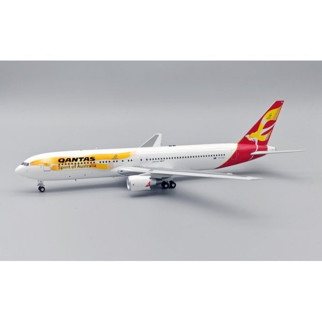 1:200 Boeing 767-338/ER Qantas VH-OGL Model Plane