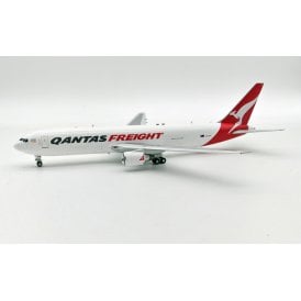 1:200 Boeing 767-381F/ER Qantas Freight VH-EFR Model Plane
