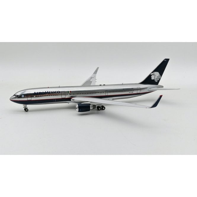 1:200 Boeing 767-3Q8/ER Aeromexico XA-APBR Model Plane