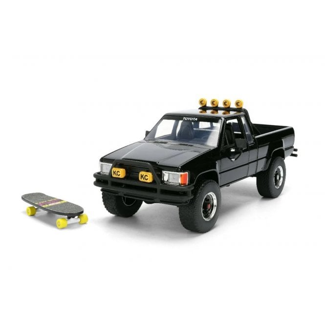 1:24 Back To The Future Toyota SR5 Pick Up 1985 with Martys Skateboard - Hollywood Rides Model Car