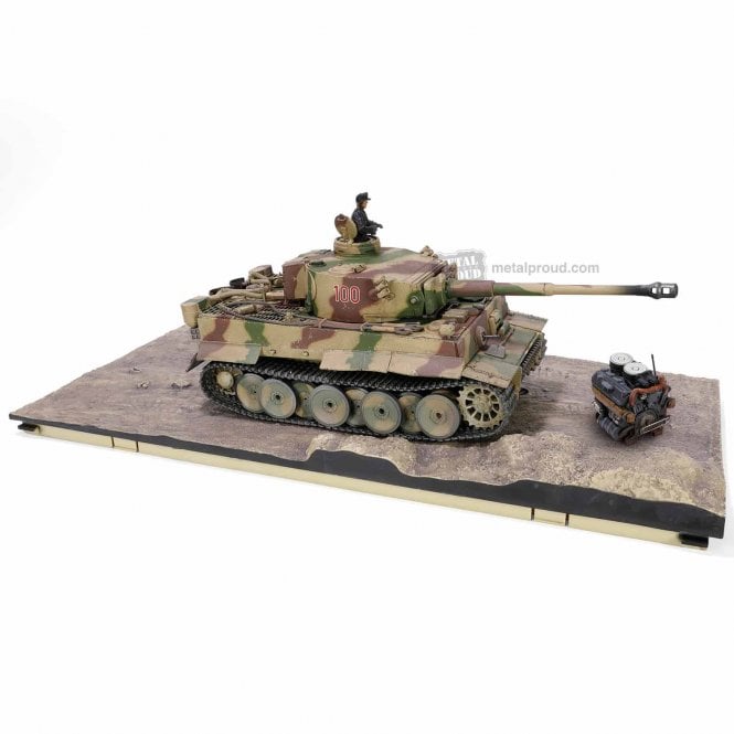 1:32 German Sd.Kfz.181 PzKpfw VI Tiger Ausf. E heavy tank Early prod, Schwere Panzerabteilung 505, No. 100, July 1943, Eastern front Kursk