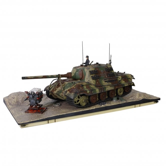 1:32 Sd. Kfz. 186 Jagdpanzer VI Jagdtiger Heavy Tank Destroyer with Henschel Suspension - schwere Panzerjager Abteilung 512, Germany, 1945