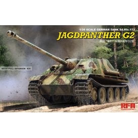 1:35 Sd.Kfz.173 Jagdpanther G2 with full interior, workable track links Military Model Kit