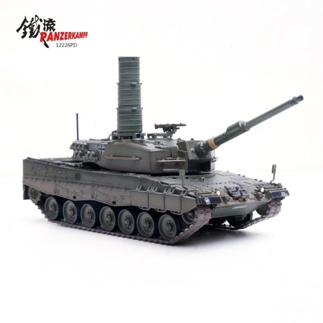 1:72 Leopard 2A4 Main Battle Tank (w/ Snorkel) Germany, Green Camouflage Military Model
