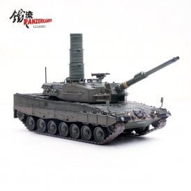 1:72 Leopard 2A4 Main Battle Tank (w/ Snorkel) Germany, Green Camouflage Military Model