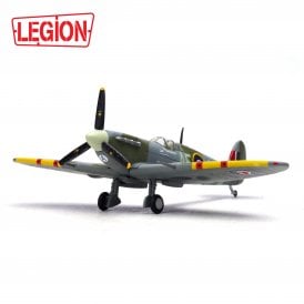 1:72 Spitfire MkVb, AE-A 402 Sqn. Flown by S/L Jeff Northcott D.S.O,D.F.C, Duxford 1943 Model Plane