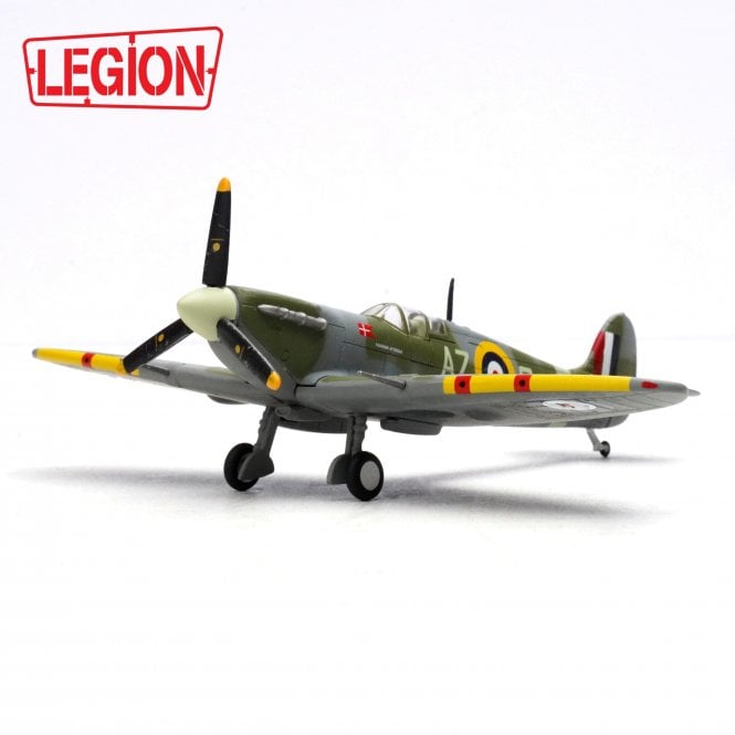 1:72 Spitfire MkVb AZ-G, 234 Sqn. Flown by P/O Axel A. Svendsen, Tangmere 1942 Model Plane