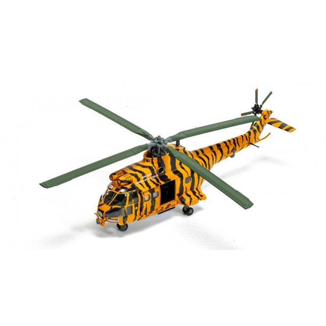 1:72 Westland Puma HC-1, XW231, RAF 230. Sqn, NATO Tiger Meet livery, Royal International Air Tattoo, July 2005 Model Helicopter