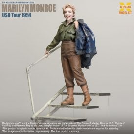 1:8 Marilyn Monroe USO Tour 1954 Figure Model Kit